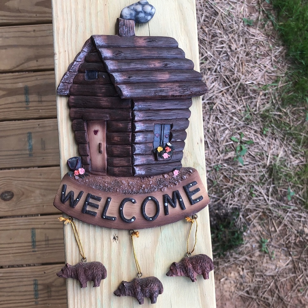 Bear cabin welcome hanging plaque